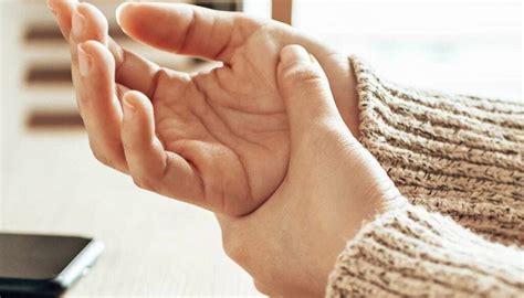 Waking Up With Numb Hands Symptoms And Reasons
