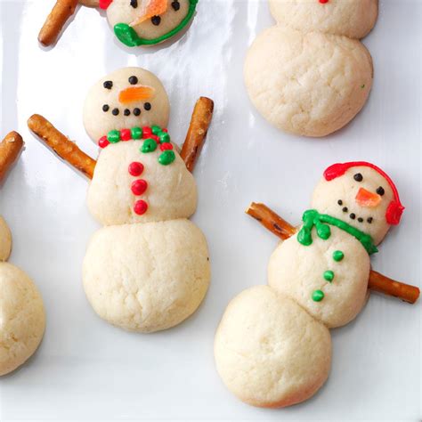 Rich christmas cookies are one of the archetypical german culinary traditions, and those fabulous smells are found in homes and outdoor christmas freshly baked christmas cookies are always a special treat for friends and family and are best served with a mug of delicious, steaming glühwein. Snowman Christmas Cookies Recipe | Taste of Home