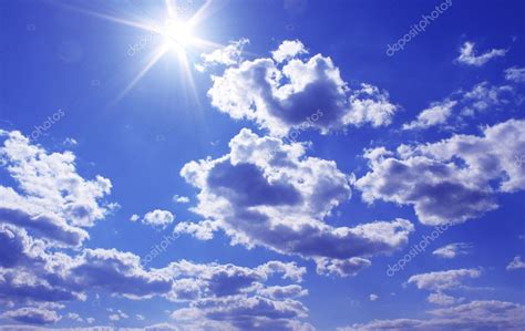 Le Soleil Brillant Sur Le Ciel Bleu Image Libre De Droit Par Saicle