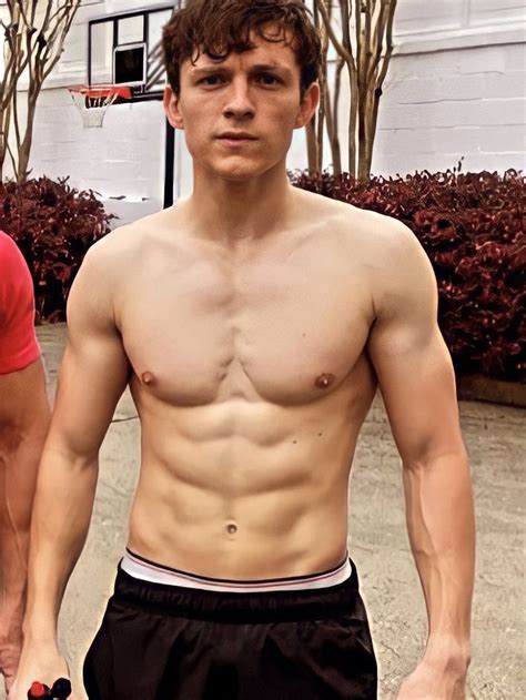 Alfonso On Twitter Friendly Reminder That This Photo Of Tom Holland Exists 🥵🥵🥵