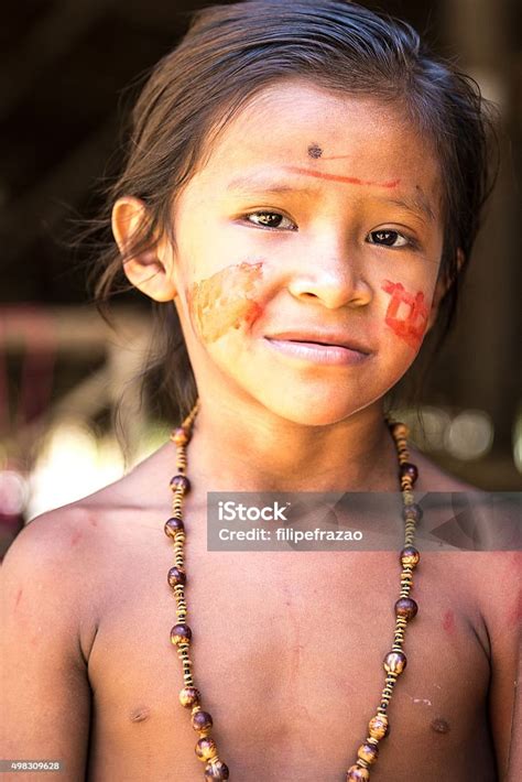 かわいい女の子にブラジルの先住民のアマゾンブラジル アマゾン地域のストックフォトや画像を多数ご用意 アマゾン地域 子供 2015年 Istock