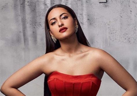 35 Hot And Sexy Sonakshi Sinha Pictures Dabangg Girl