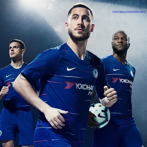 The first commercial chelsea football shirt was manufactured by umbro in 1975. Chelsea FC 2018/19 Nike Home Kit - FOOTBALL FASHION.ORG