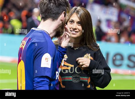 Lionel Messi And Girlfriend Fotografías E Imágenes De Alta Resolución