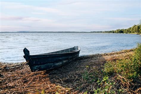 Old Boat Moored At The Lake Stock Photo Image Of Outdoor Boat 118326564