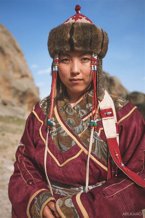 Mongolian Girl Traditional Outfits Mongolian Clothing Traditional