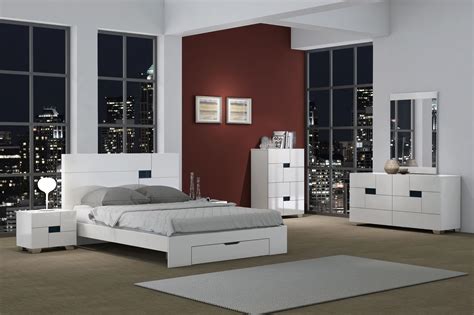 If you're not quite sure how to create your ideal modern bedroom suite together, make it easier on yourself by selecting a bedroom set. Aria White Modern Bedroom Set with Platform Storage Bed