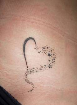 Hier finden sie kostenlose malvorlagen zum ausdrucken und ausmalen. Stern-Herz … | Tattoos fuß, Tattoo sterne, Schöne kleine ...