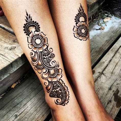 I Like The Incomplete Henna On The Other Leg But It Would Be Better If