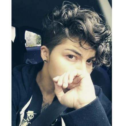 Curly androgynous haircuts for round faces / 16 cute, easy short haircut ideas for round faces. 53 Ideas Haircut Curly Androgynous For 2019 #haircut | Ftm ...