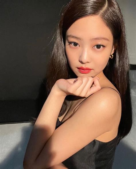 Blackpinks Jennie Stuns In Exclusive Behind The Scenes Footage From Her Sexy Calvin Klein