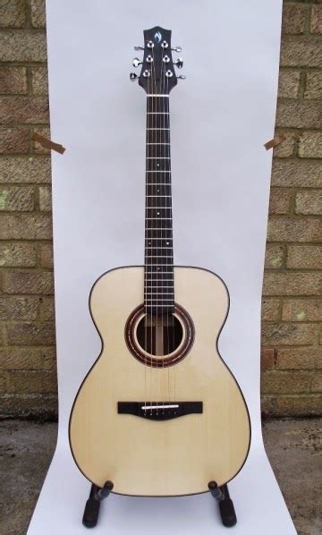 Gary Nava Luthier Instrument Archive Custom 00 Steel String Guitar