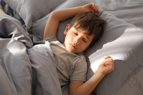 Boy Sleeping Bilder Durchsuchen 223521 Archivfotos Vektorgrafiken