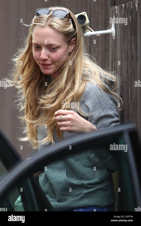 Letters To Juliet Star Amanda Seyfried Wearing No Makeup Leaves Her