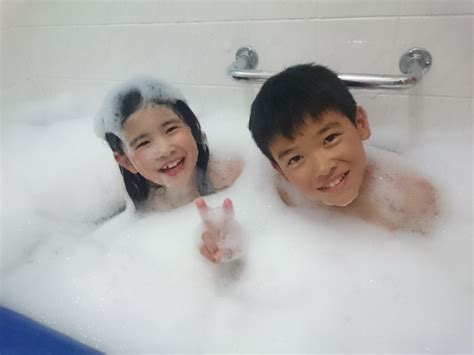 8歳と6歳の姉弟でお風呂に入っているけど何歳までok 記事詳細 新学社 ポピー子育て学習情報サイト Free Download Nude Photo Gallery