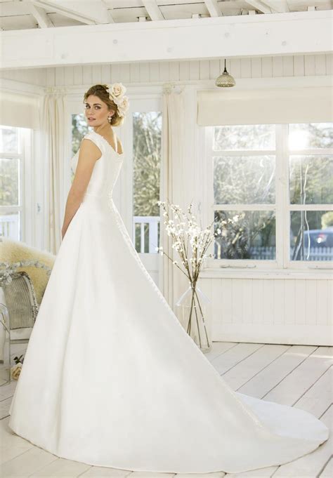 True Bride Sample Sale Wedding Dress Style W242 Lori G Bridal Studio