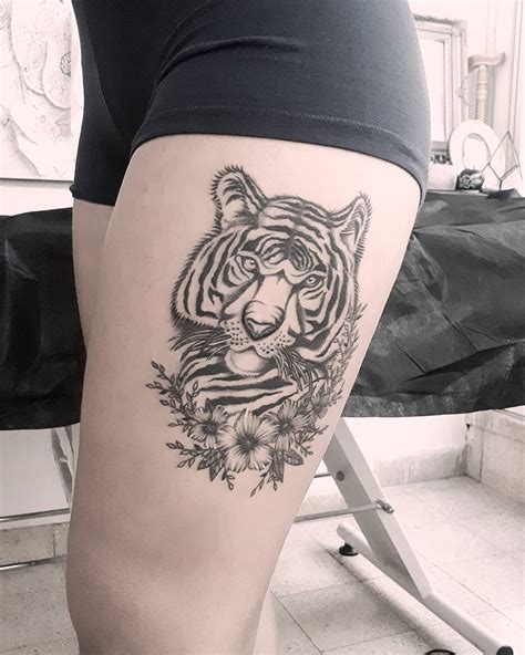 Tatuagem De Tigre Feminina Ideias Incr Veis Para Despertar A Coragem