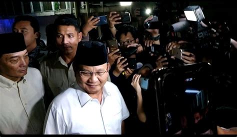 prabowo terbang ke dubai bersama serombongan wna