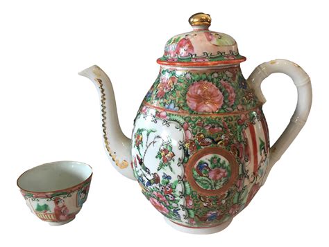 Chinese Export Porcelain Rose Medallion Teapot And Matching Tea Cup With A Nicely Shaped Body Of