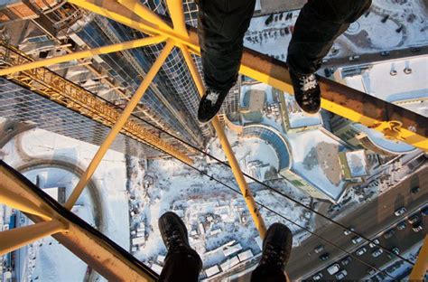 Russian Daredevils Hanging On For Life With One Hand Whats Making News