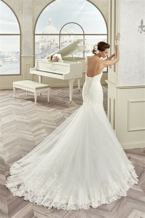 Maybe you would like to learn more about one of these? Abito da sposa pizzo per un matrimonio senza tempo