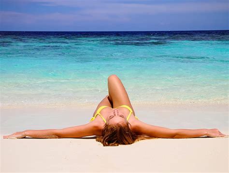 Sunbathing Beach Beauty Shore Sun Woman Clouds Women Sea Beach Green Hd Wallpaper Peakpx