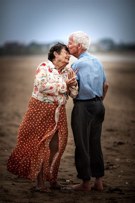 This Photographer Asks Elderly Couples To Pose For Engagement Style Photos Huffpost Life