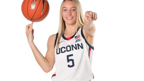 Paige bueckers is a famous, talented and amazing american professional basketball player. Here are 4 must-watch women's basketball games for Week 3 of the 2020-21 season | NCAA.com