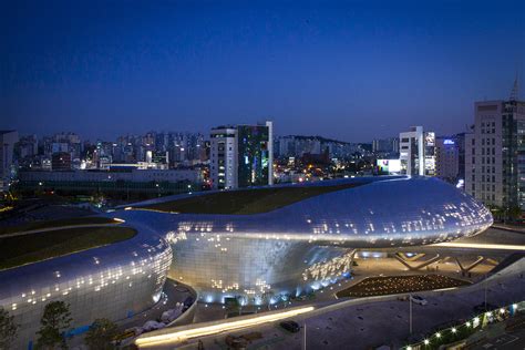 Opening New Spaceship Of € 327 Million In Seoul By Zaha Hadid