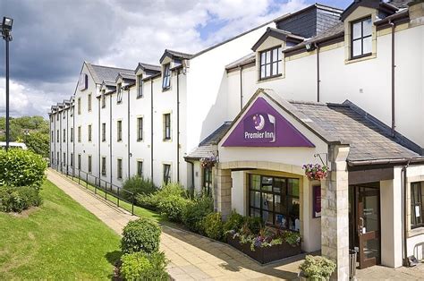 Leave m74 at j1 (kinning park), turn right at traffi lights onto carnousite street and follow signs for springfield quay. PREMIER INN GLASGOW (MILNGAVIE) HOTEL (Milngavie, Verenigd ...