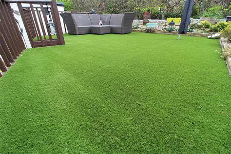 The four intermingled shades make your fake grass look far more real. Garden Leeds Artificial Grass Over Decking - After ...
