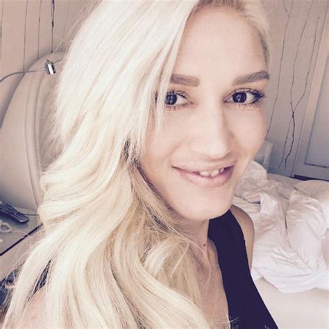 Gwen Stefani 46 Looks Flawless In Rare Make Up Free Selfie “you