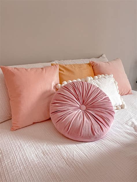 Pillow Inspo In 2022 Throw Pillows Pillows Bed