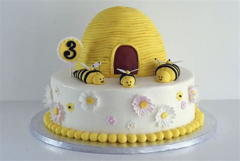 Balloon arch diy, balloon pillars, balloon centerpieces, balloon decorations, baby shower decorations, cubicle birthday decorations, randolph macon, bumble bee birthday. Night Baking: 3rd birthday bumblebee cake