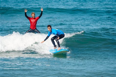 Want To Learn How To Surf Learn About Surf Lessons For Beginners