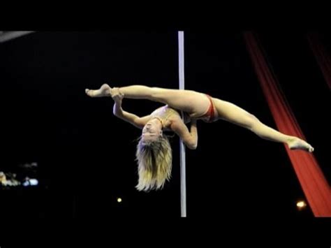 Super Acrobazie Al Campionato Di Pole Dance Nude News YouTube