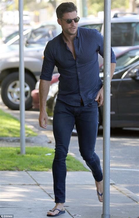 The Bachelor Sam Wood Leaves Little To The Imagination In Super Tight Skinny Jeans Daily Mail