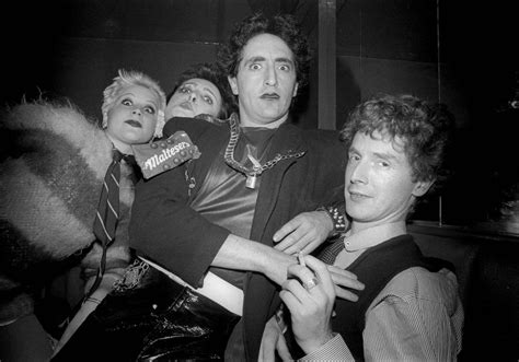 candid photos of siouxsie sioux and the banshees from the late 1970s