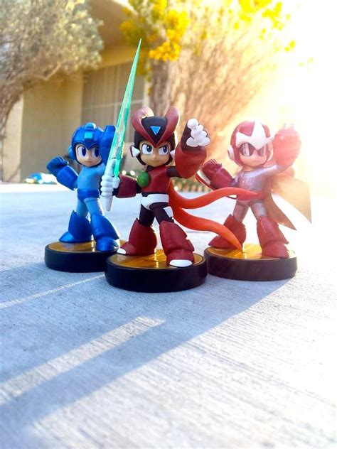 The Three Amiibo Amiigos Megaman Protoman And Zero Amiibo