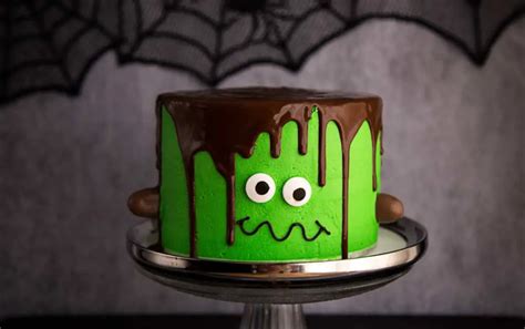 30 Spookily Easy Halloween Cake Ideas To Make At Home