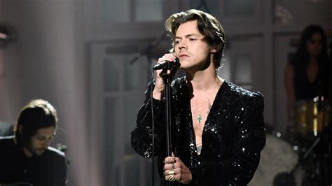 Watch Saturday Night Live Highlight Harry Styles Lights Up Live