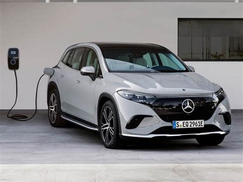 Mercedes Benz Eqs Suv Unveiled Flagship Electric Suv Packs Seven Seats