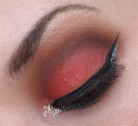 How To Combine Love Red Eyeshadow Tutorial