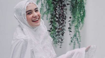 Dan berikut ini biodata putri anne : Biografi dan Profil Lengkap Putri Anne, Istri Asli Arya ...