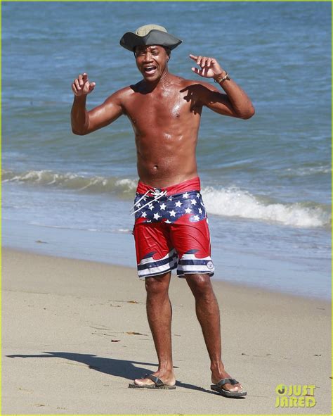 Cuba Gooding Jr Flashes His Butt And Looks Ripped At The Beach Photo