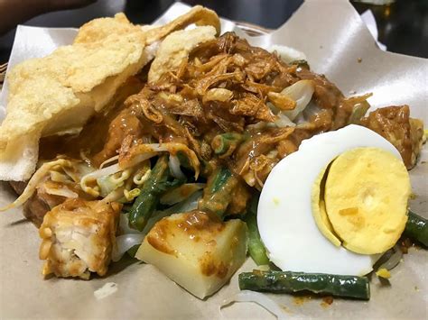 Crunchy veg tossed in a spicy. 7 Tempat Menikmati Gado-Gado Terenak Di Jakarta