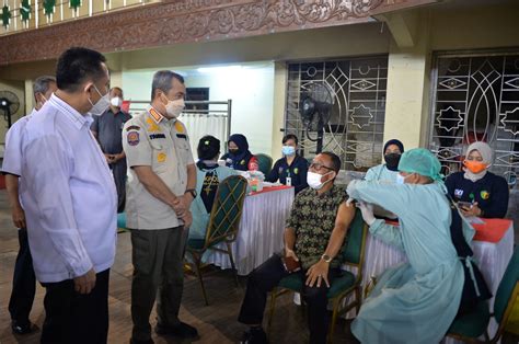 Infopublik Tinjau Vaksinasi Di Uin Suska Riau