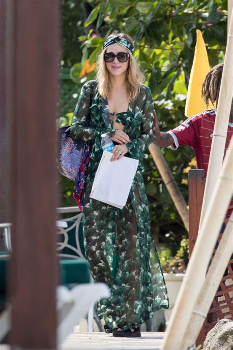 Suki Waterhouse And Sister Immy Waterhouse On Vacation In Barbados 12