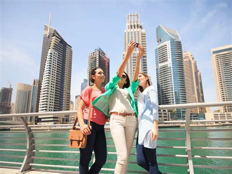 The Unspoken Dress Code For Tourists Exploring Dubai Shunvogue