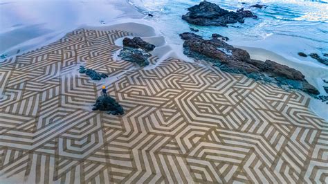 This Earthscape Artist Creates Ephemeral Works Of Art In The Sand
